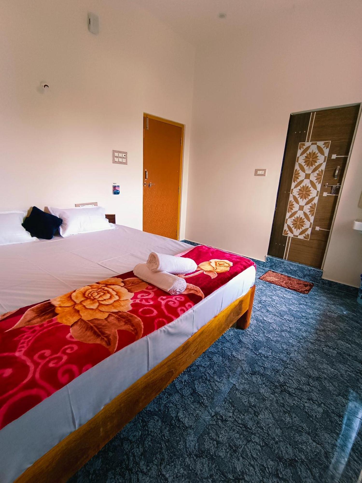 Hampi Anjana Home Stay Luaran gambar