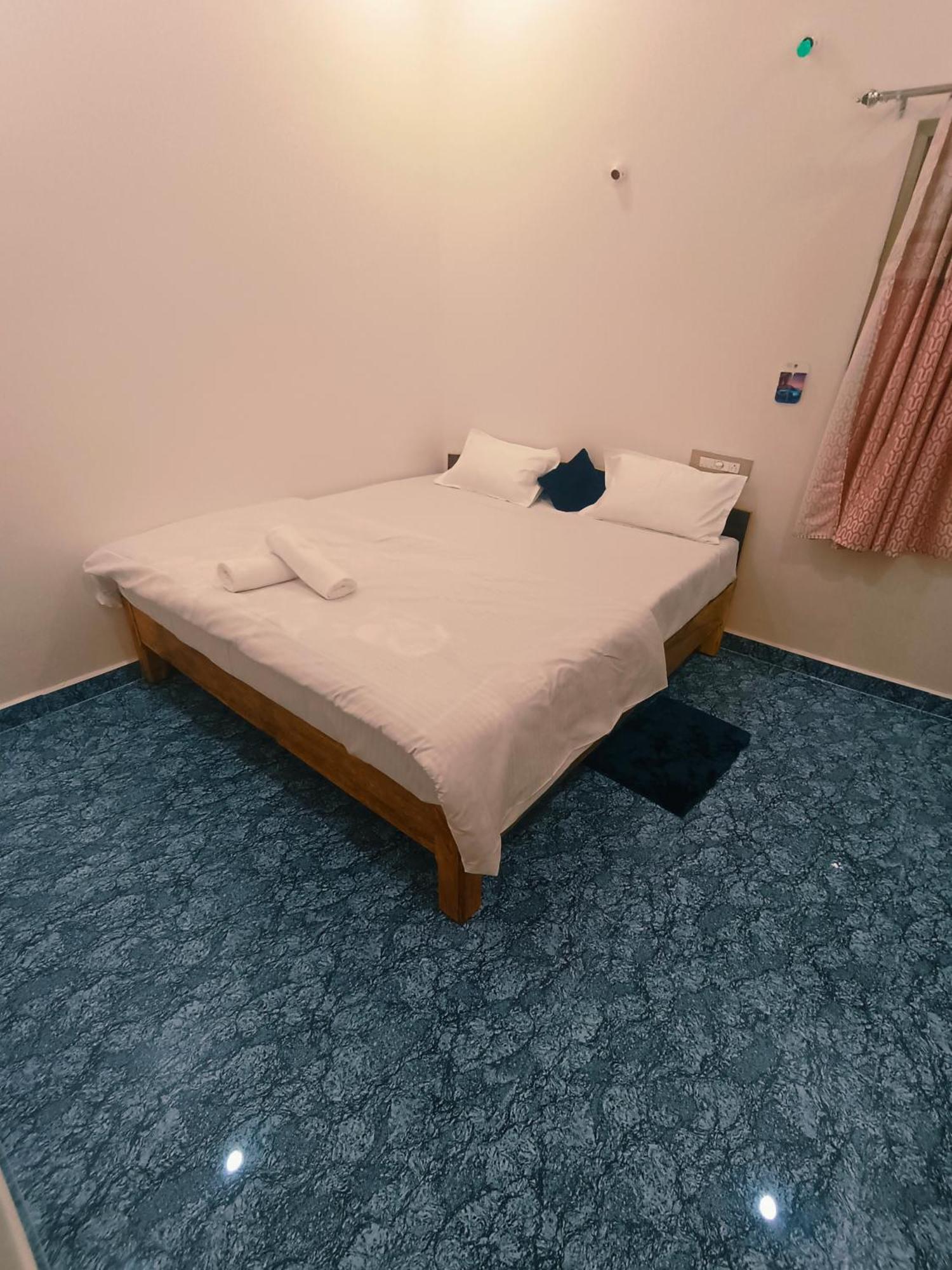Hampi Anjana Home Stay Luaran gambar